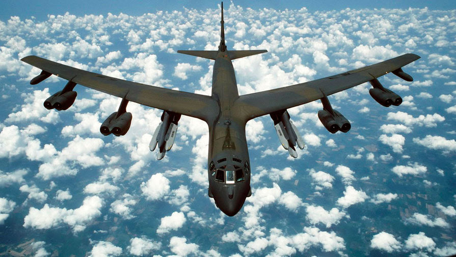 Американский стратегический бомбардировщик B-52