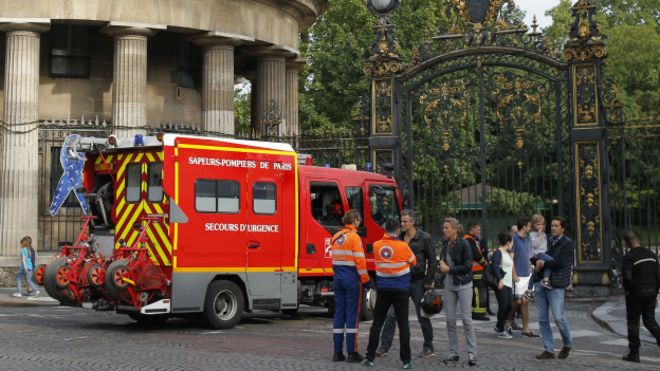 арк Монсо, где от удара молнии пострадали 11 человек