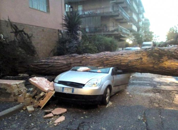 Tornado hit Ladispoli ураган
