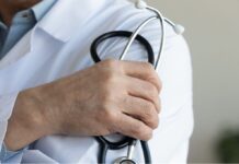 ВОЗ указала на риск резкой нехватки врачей в мире к 2030 году